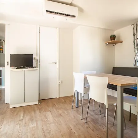 פארק נופש Easyatent Mobile Bijela Uvala 4*